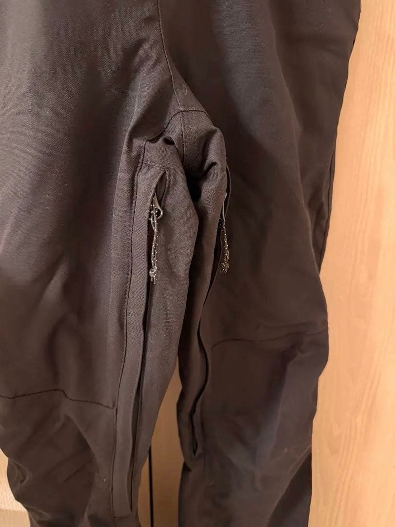 ボルコムvolcom スノボウエア ビブパンツ オーバーオール つなぎ 黒