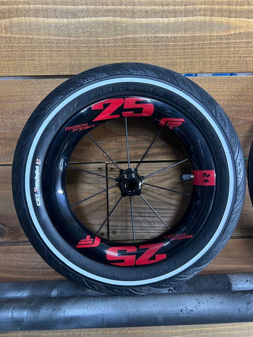 ROCKFISH FT-25 ブラック,レッド 軽量カーボンホイール ランバイク