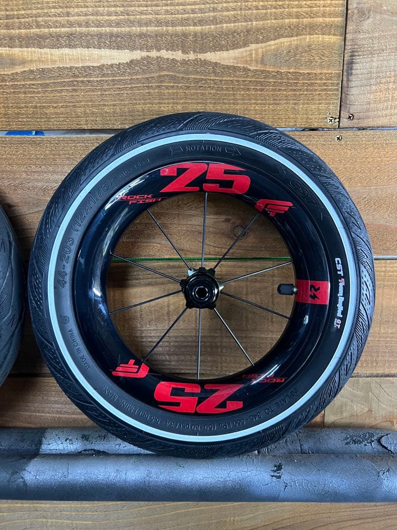 ROCKFISH FT-25 ブラック,レッド 軽量カーボンホイール ランバイク