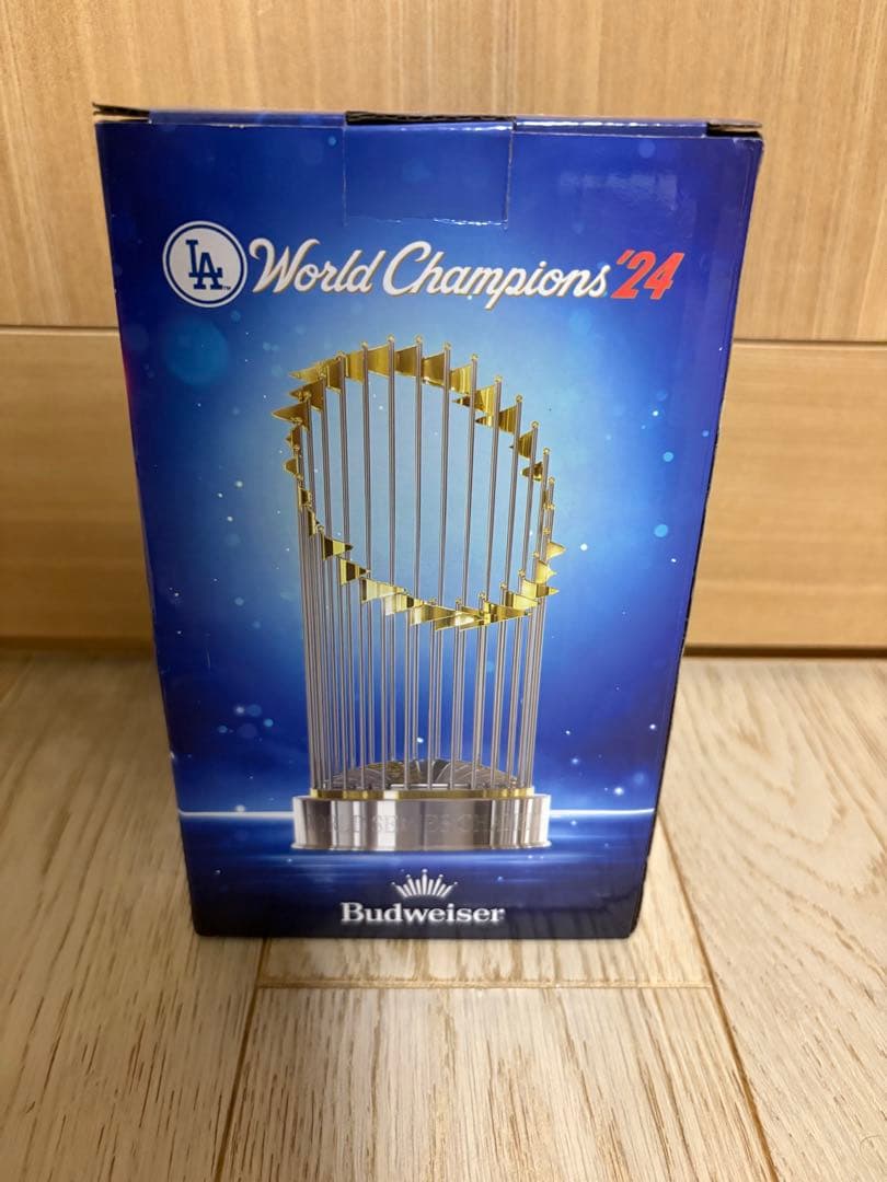 ドジャース　ワールドシリーズ　優勝　トロフィー　大谷