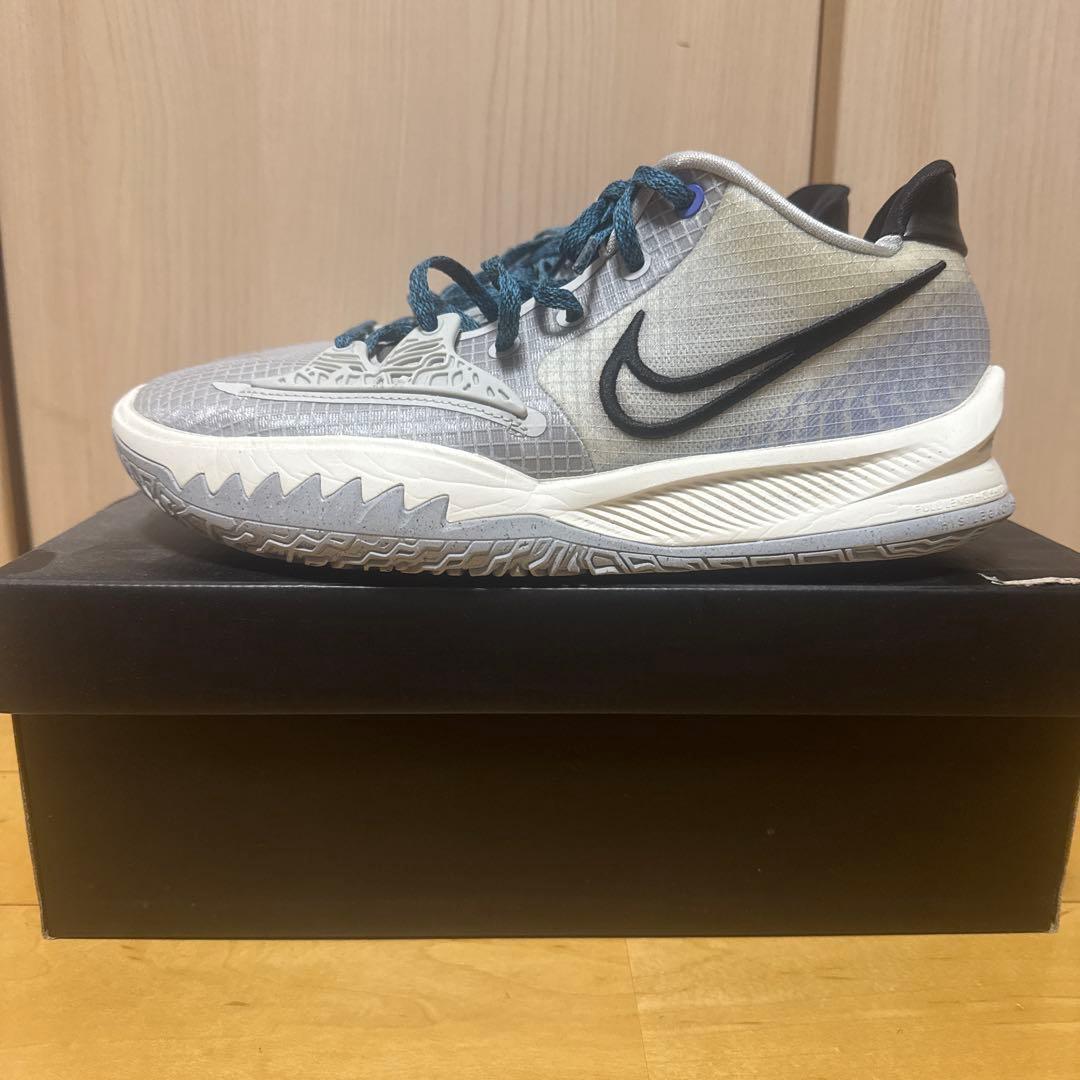 KYRIE LOW 4（カイリー ロー 4）