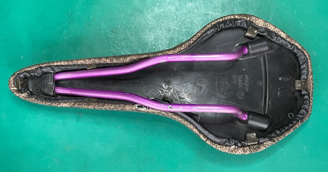 ま*じ様 MIYATA　EIGER A-3 ヘビ柄サドル