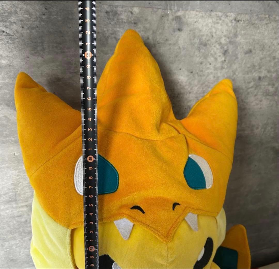 ポケモンセンターメガトウキョーのピカチュウ メガサイズぬいぐるみ