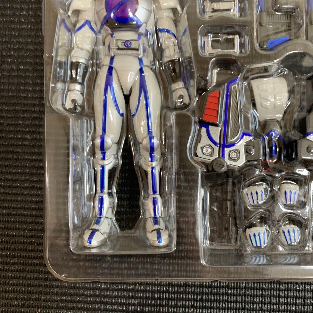 S.H.フィギュアーツ　仮面ライダーサイガ