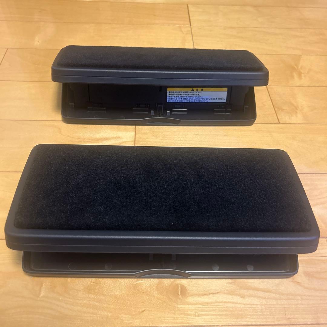新型クラウンセダン　後部座席フットレスト 2個セット 黒