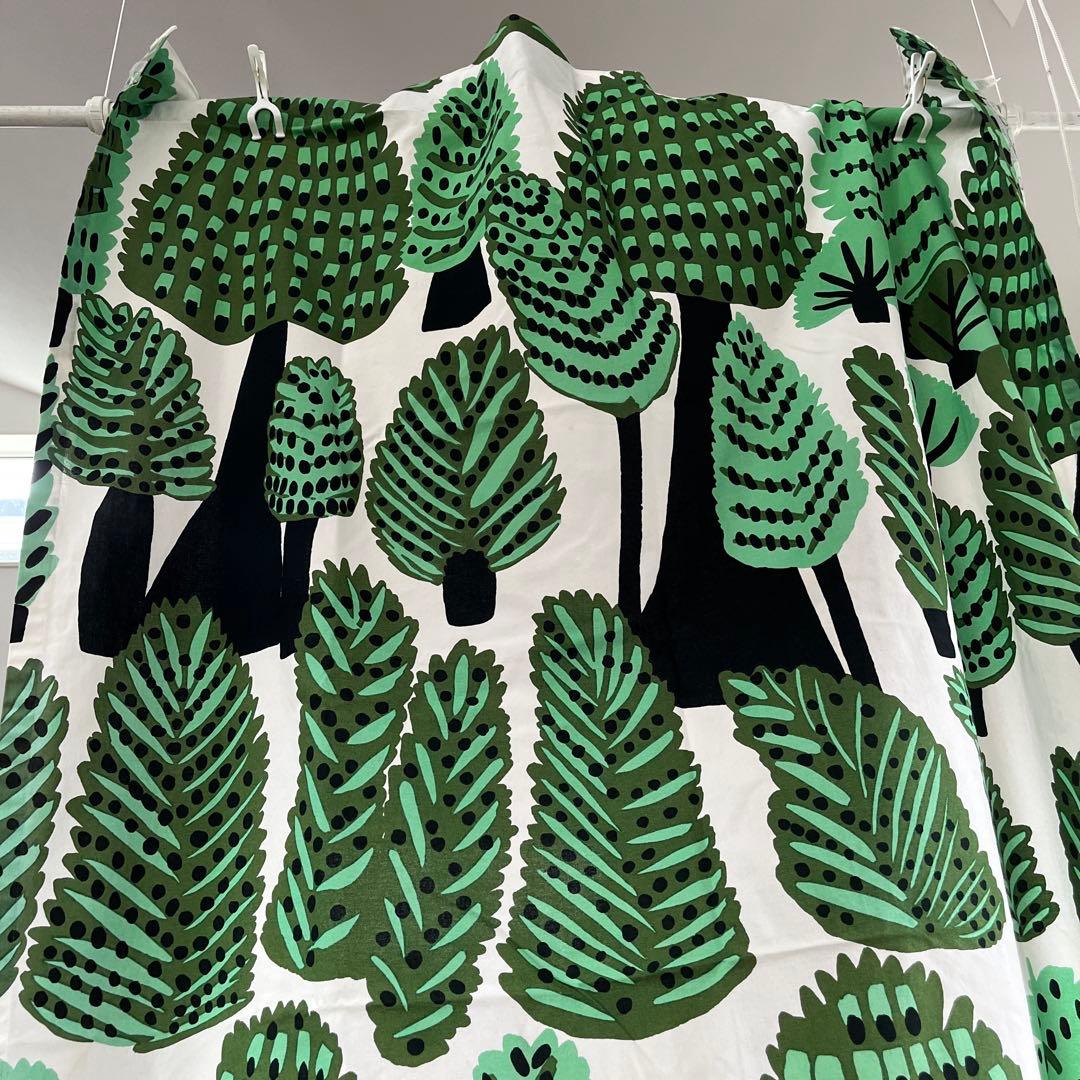 マリメッコ　marimekko メトサンヴァキ　掃き出し窓用カーテン1枚