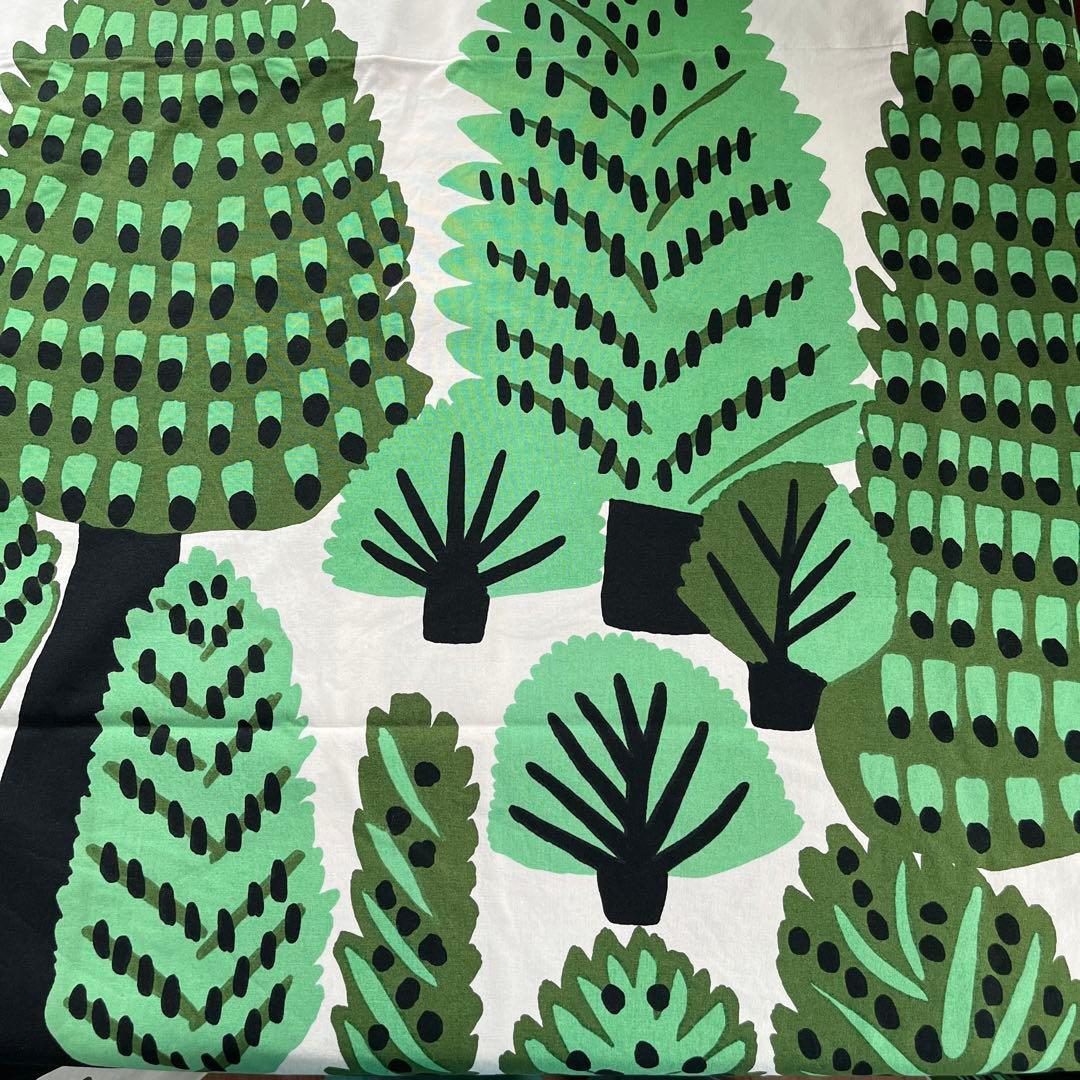マリメッコ　marimekko メトサンヴァキ　掃き出し窓用カーテン1枚
