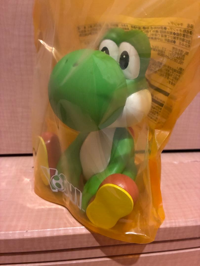 新品　USJ ニンテンドー・ワールド ヨッシー　ケース入りキャンディ　フィギュア