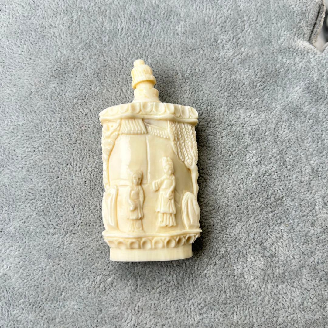 C鼻煙壺