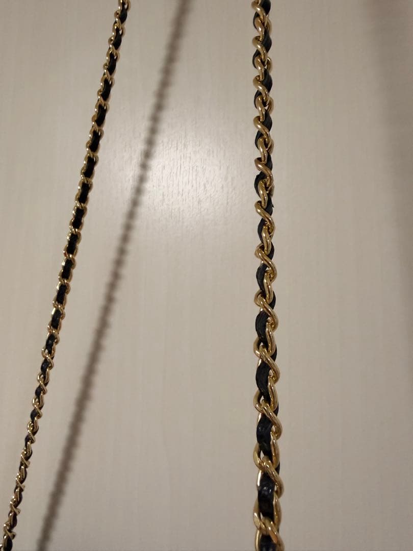 CHANEL ブラックキルティングレザーバッグ