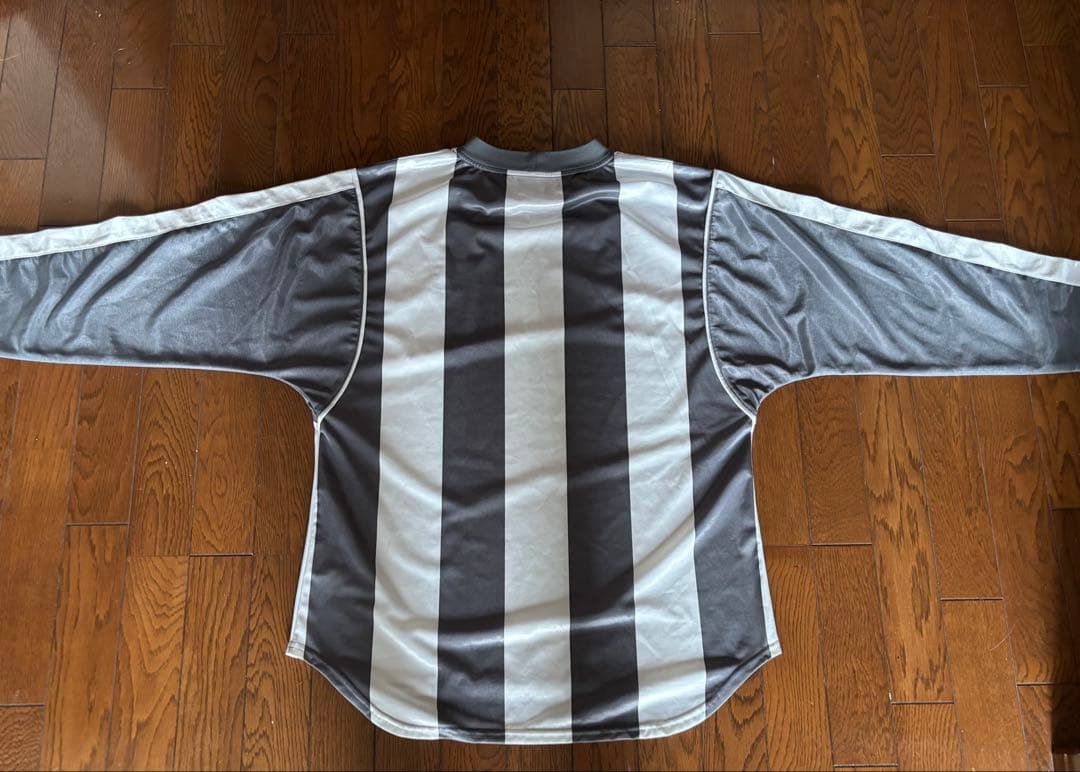 F.C.R.B. ✖️ NIKE グレー x ホワイト ストライプゲームシャツ