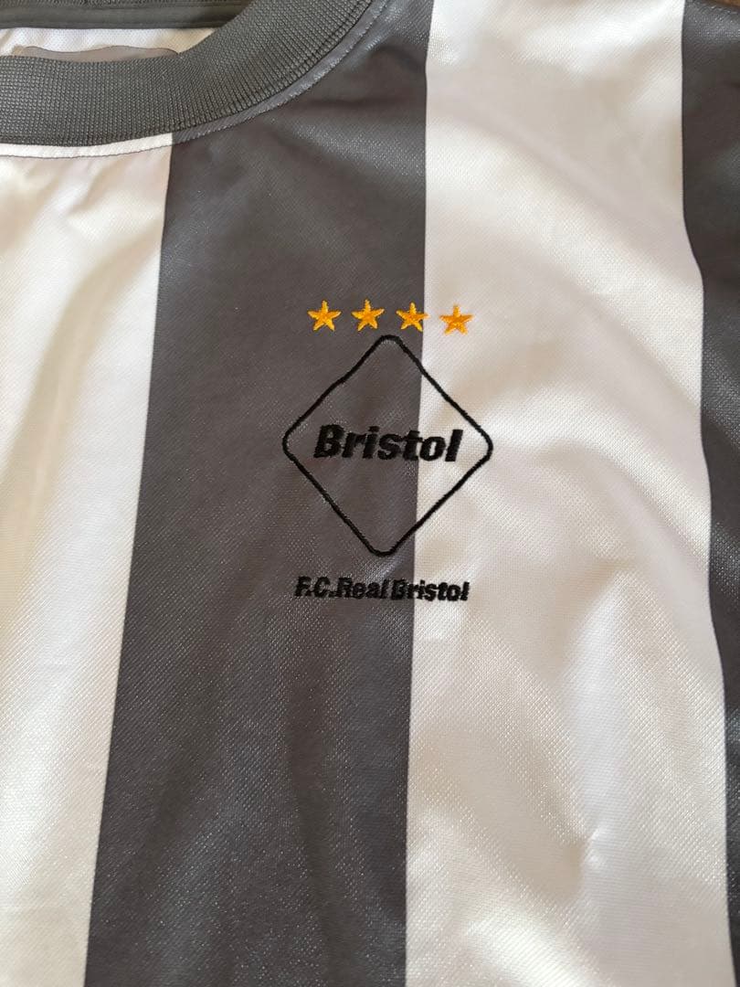 F.C.R.B. ✖️ NIKE グレー x ホワイト ストライプゲームシャツ