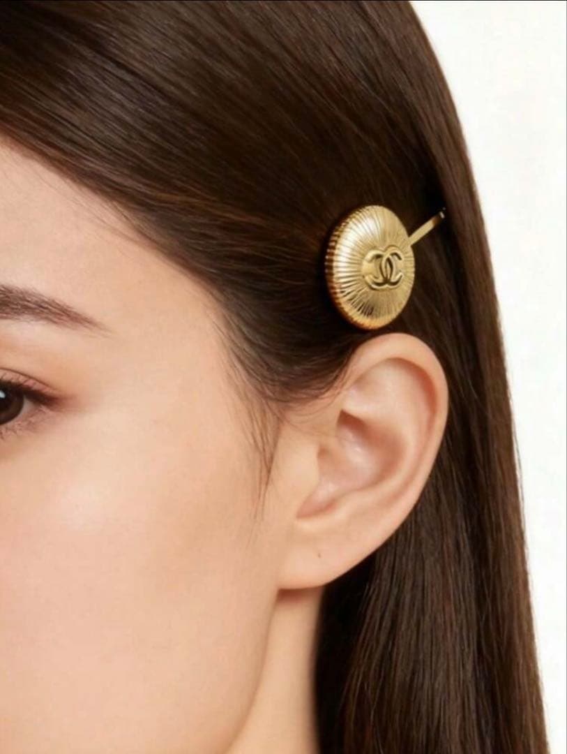 CHANEL ゴールドヘアピンロゴ入り