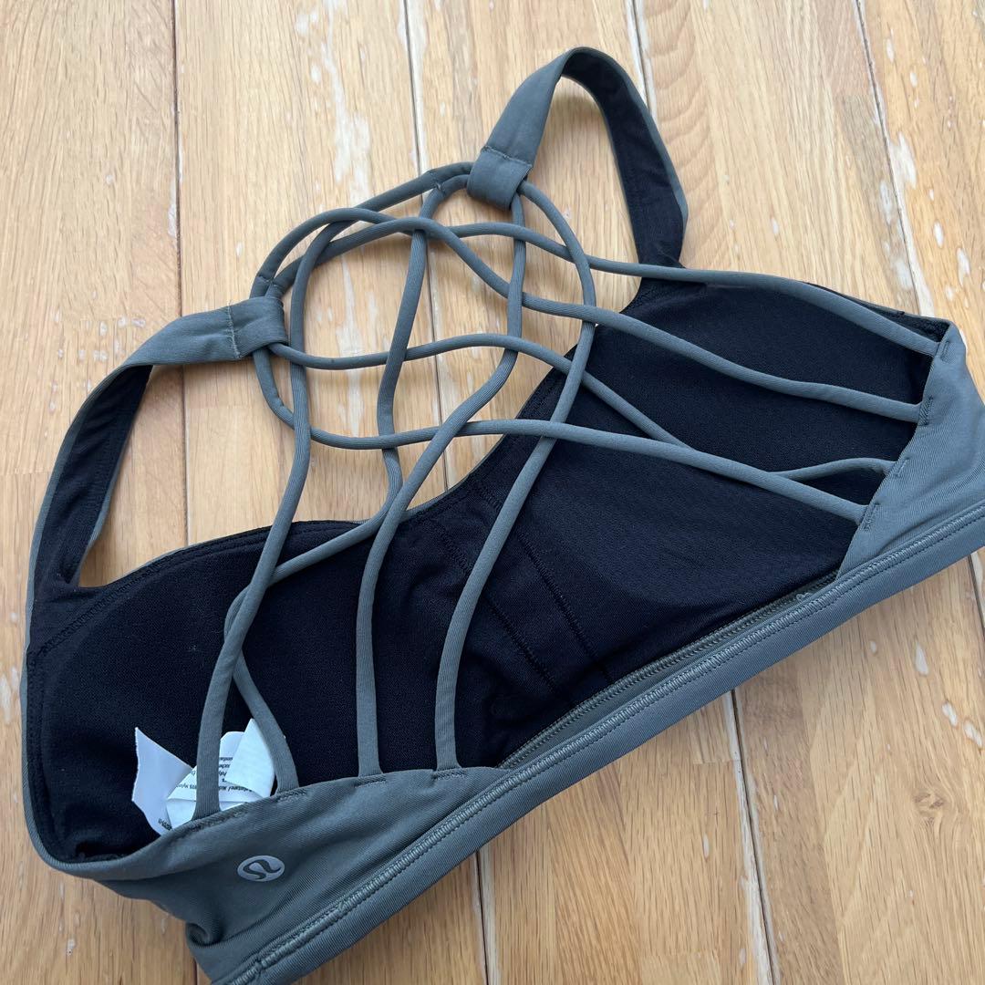 ルルレモン　ヨガウェア　カーキ　ブラトップ