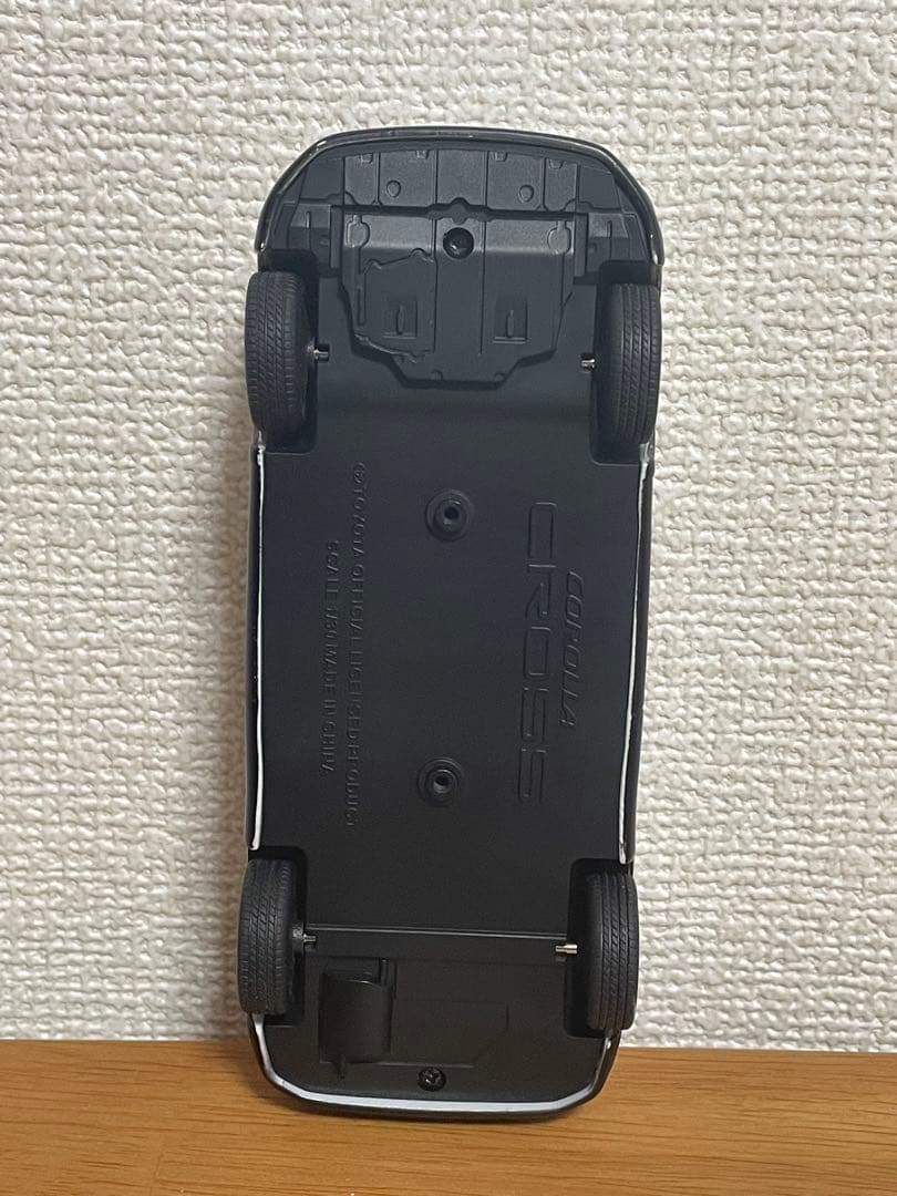 カローラクロス　1/30 ミニカー　プラチナホワイトパールマイカ