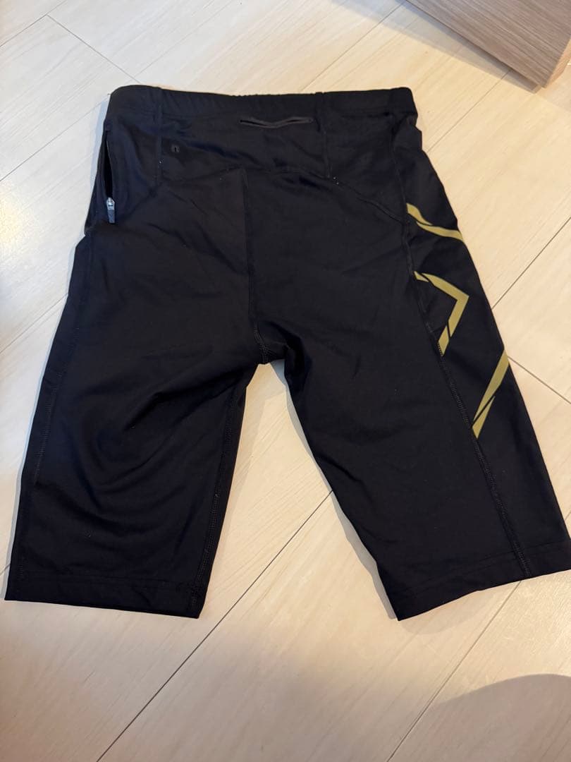 2xu ストレッチハーフパンツ ブラック ゴールド