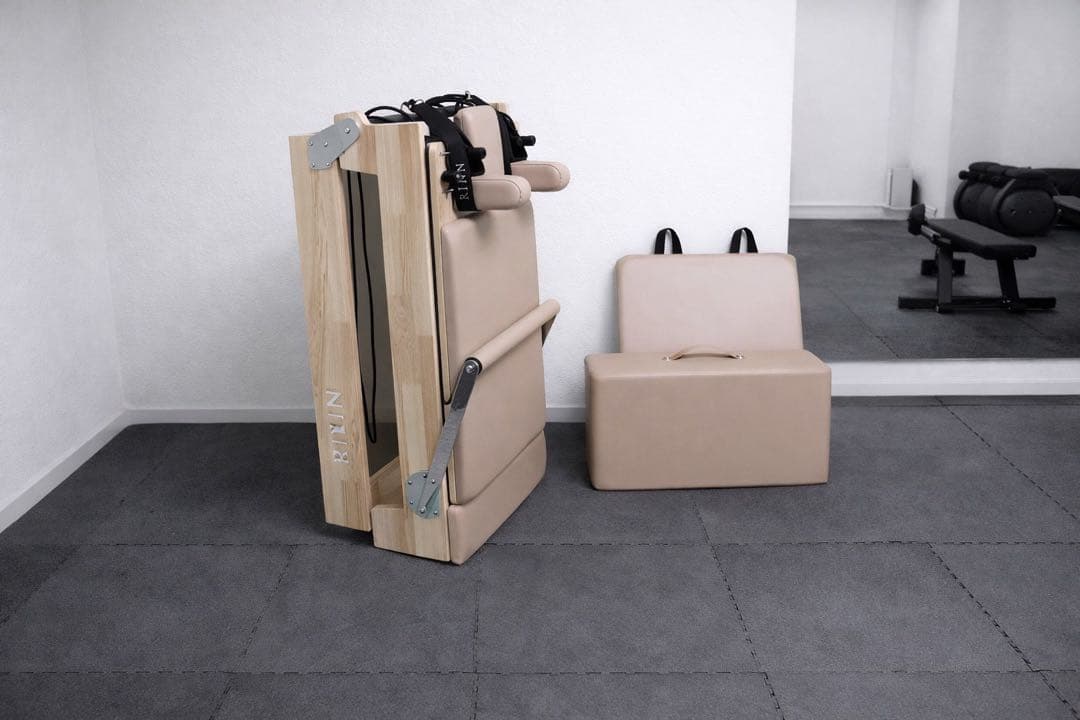 【新品】折りたたみ式ピラティスリフォーマー｜業務用・自宅OK・省スペース
