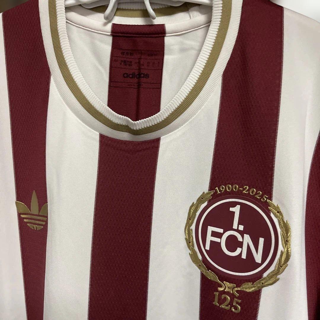 新品タグ付きadidas 1.FC ニュルンベルク 125周年記念Tシャツ