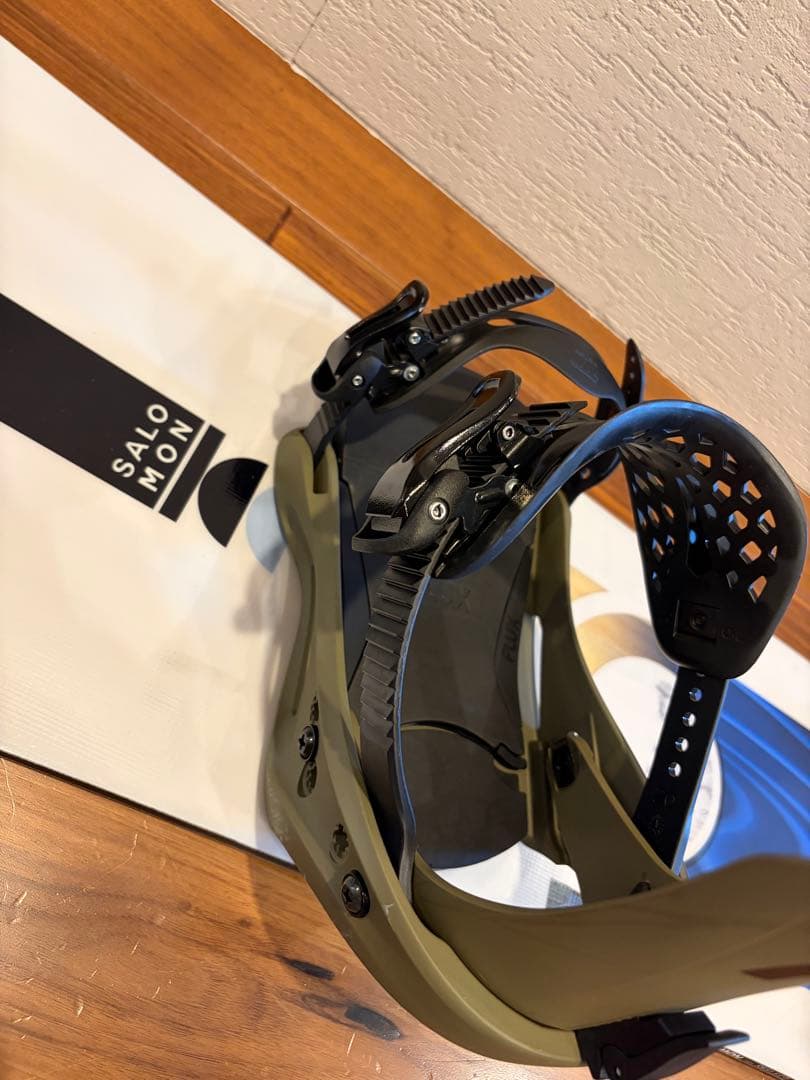 SALOMON スノボ　板　FLUX ビンディング　セット　152センチ