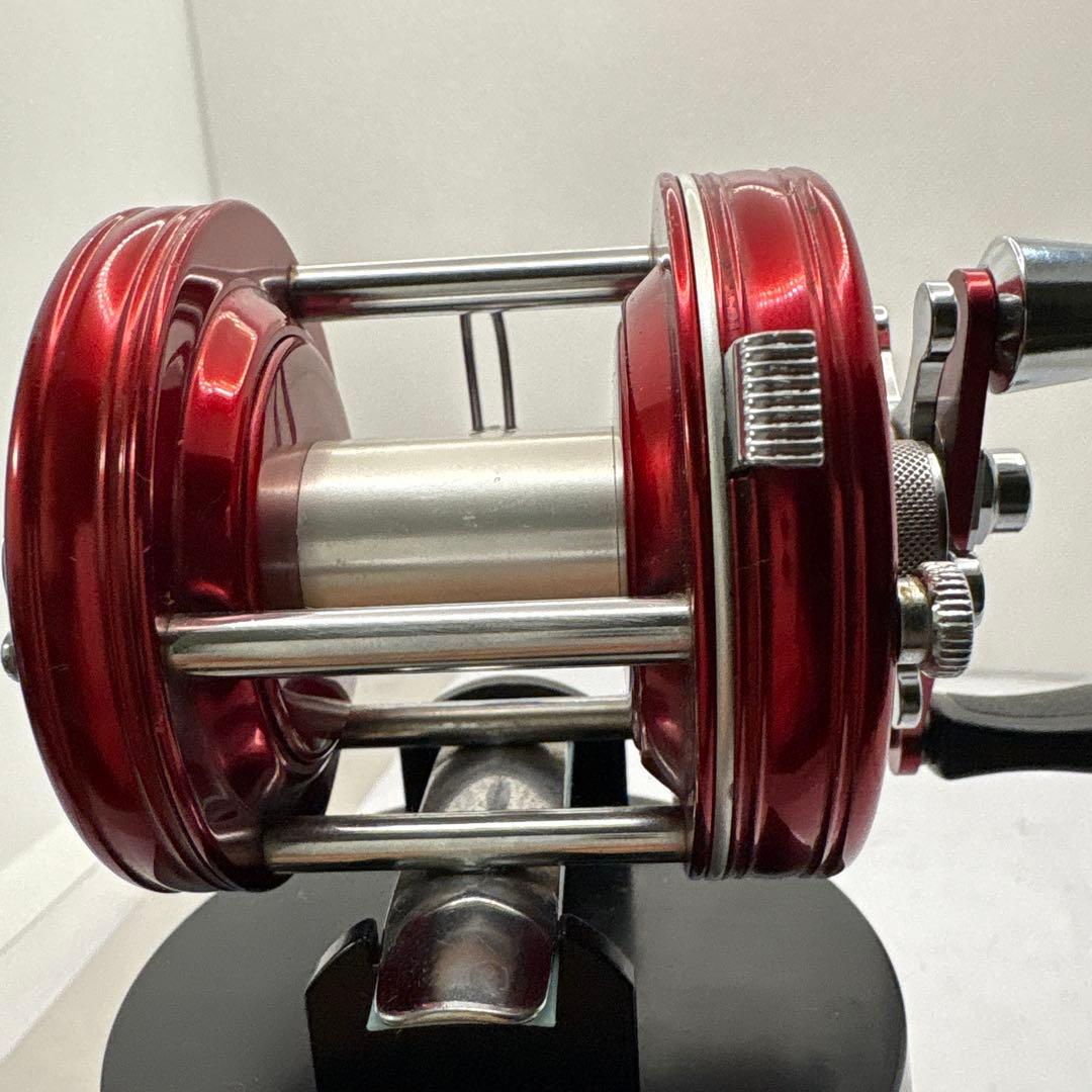 ABU5000 ベイトリール レッド
