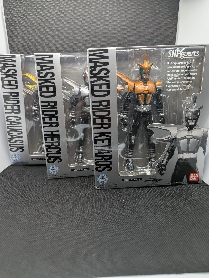 バンダイ　フィギュアーツ　仮面ライダーカブト　ケタロス　コーカサス　ヘラクス