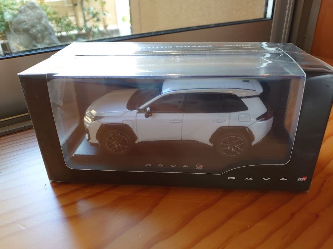 【GRスポーツ】新型RAV4　GRスポーツ　プラチナホワイト　カラーサンプル