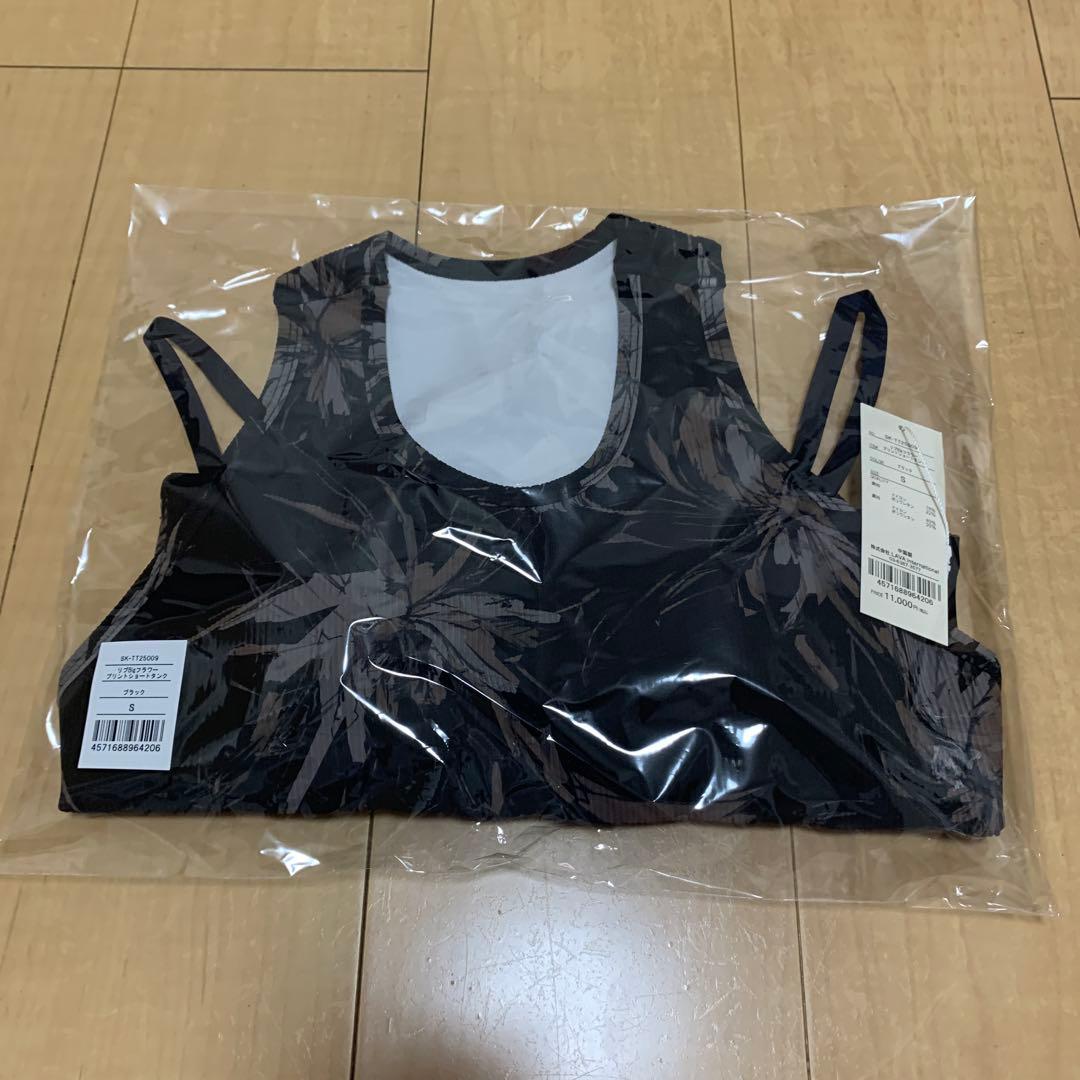 新品SUKALAブラ付きタンクトップ花柄黒ヨガLAVA