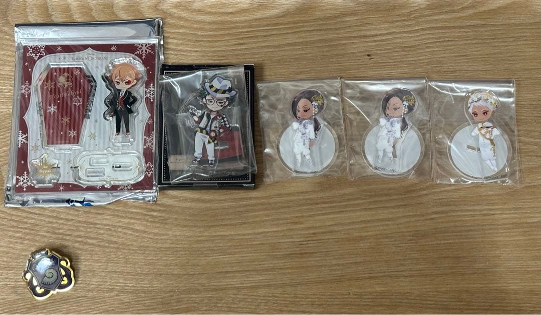 ツイステ キーホルダー 缶バッジ グッズ まとめ売り