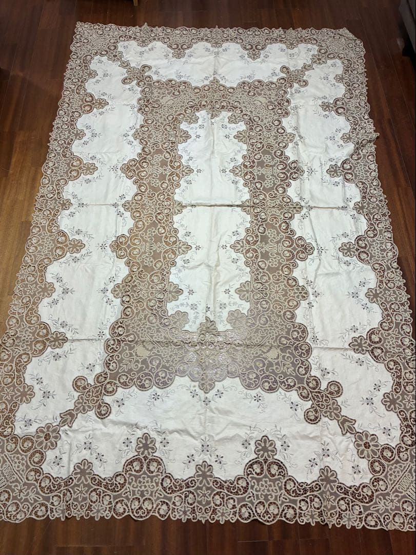 【圧巻の特大サイズ】豪華レース刺繍 テーブルクロス 165×250 汕頭風