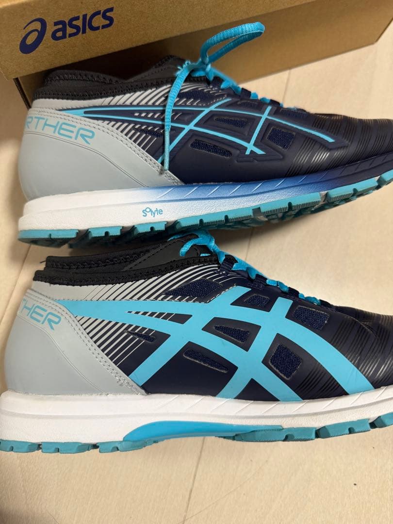 雪道ランニングシューズ（防水）asics スノーターサー　サイズ　24.5センチ