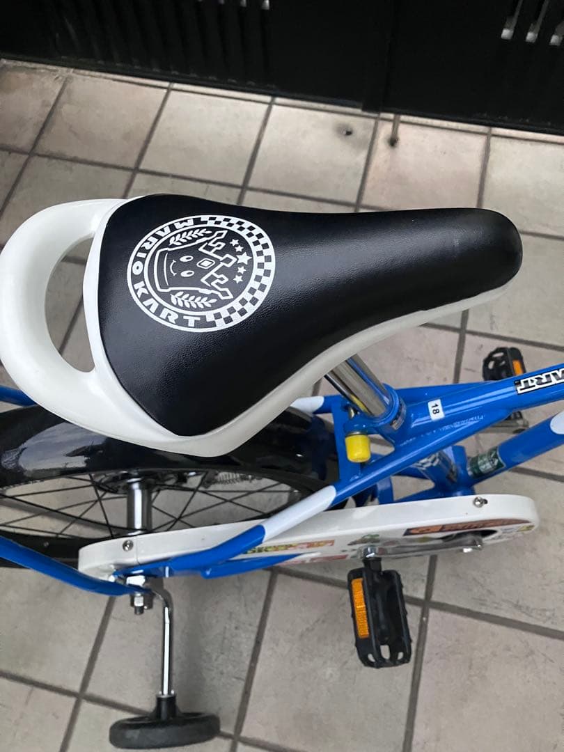 ヨッシーヘルメット付き　コマ有り　マリオ　幼児用自転車　18インチ