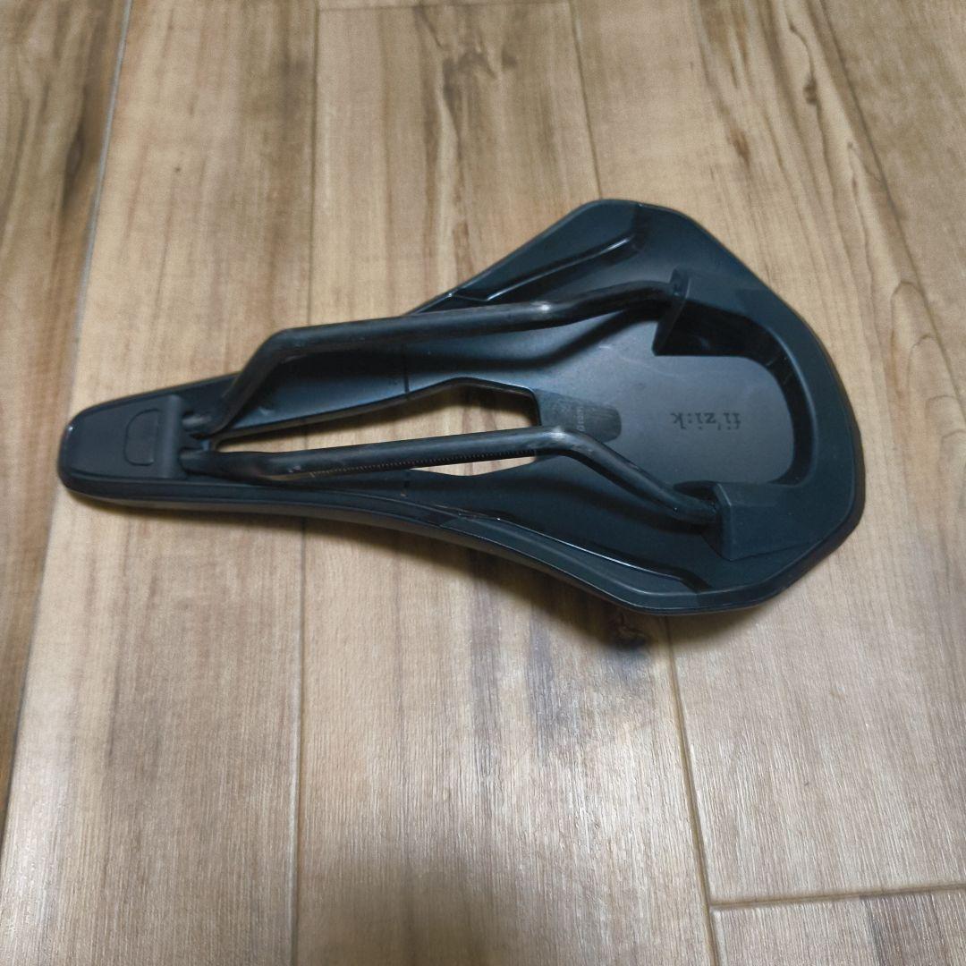 FIZIKE Vento Argo R1サドル　カーボンレール 140mm 美品