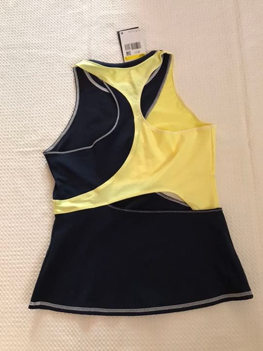 NIKE ナイキ テニスウェア　黒、黄色トップス　US-Sサイズ　新品