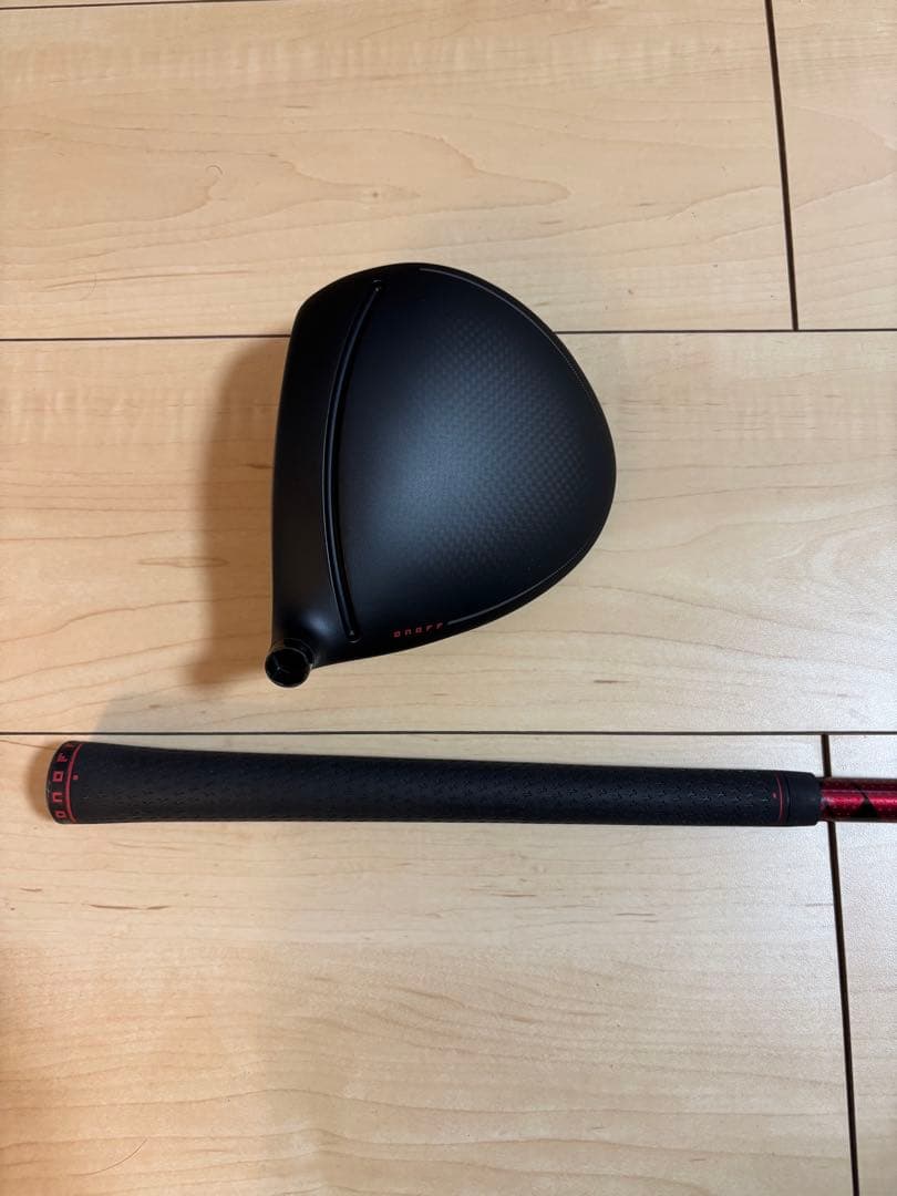 2024年 ONOFF AKAドライバー 10.5度 MP524D R
