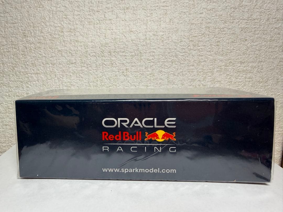 ミニカー 1/43 Oracle Red Bull Racing RB18 #1