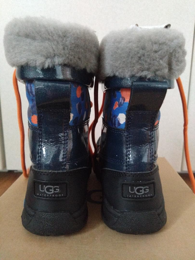 UGG 子供用 防水ブーツ 13サイズ ネイビー/オレンジ