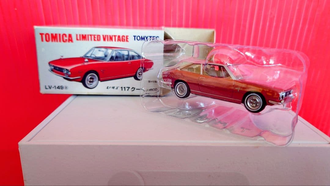 【新品未使用】トミカ LIMITED VINTAGE いすゞ 117クーペ初期型