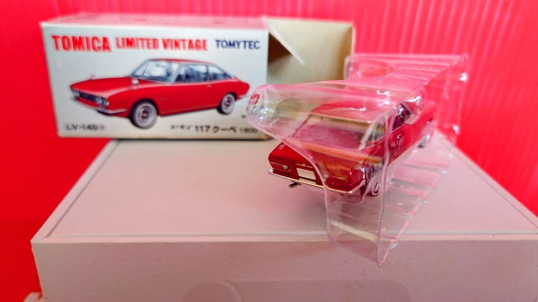 【新品未使用】トミカ LIMITED VINTAGE いすゞ 117クーペ初期型