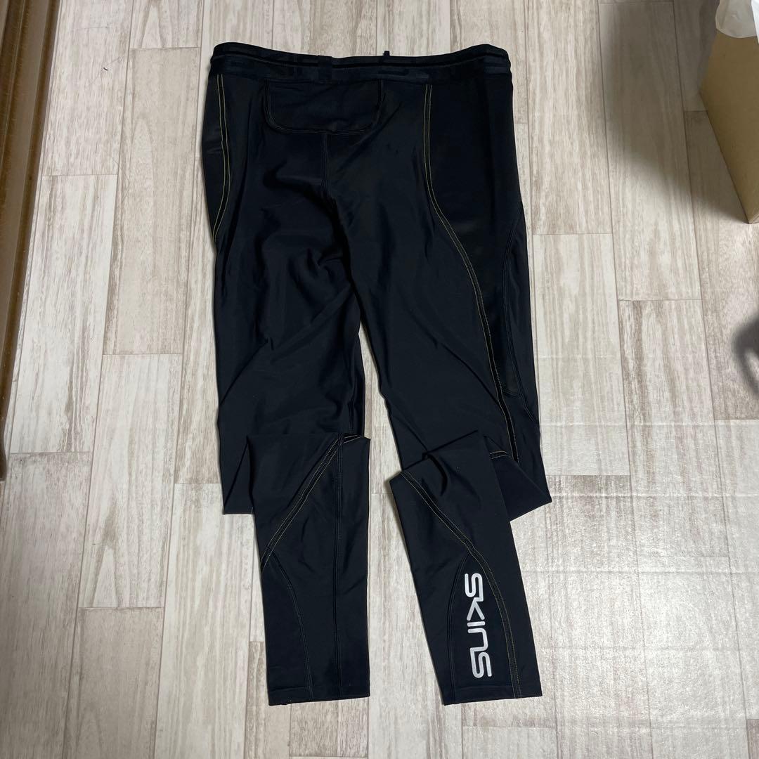 17600円の品　SKINS ブラック タイツ 新品タグ付き