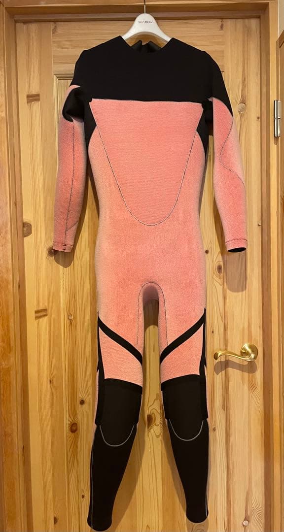 O'Neill セミドライショートチェストジップ新品(価格相談受けます)