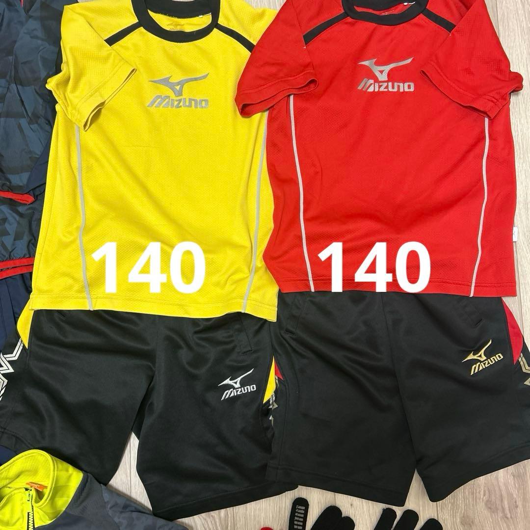 今だけお値下げ！トレーニングウェア　サッカーウェア　用品130.140 手袋付き