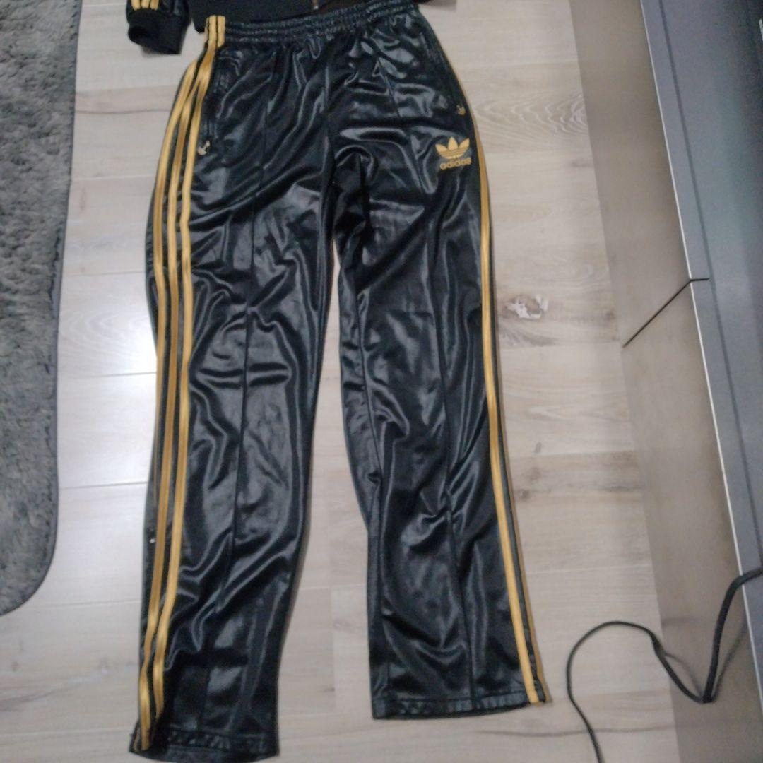 adidas コーティングジャージ上下セット 黒×金
