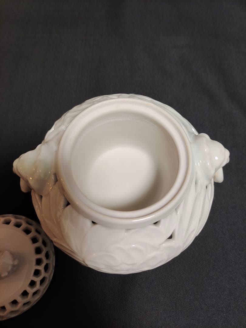 茶道具　出石焼　白磁牡丹透香炉　 獅子蓋　三足香炉　山本秀壺造　古美術　香道具