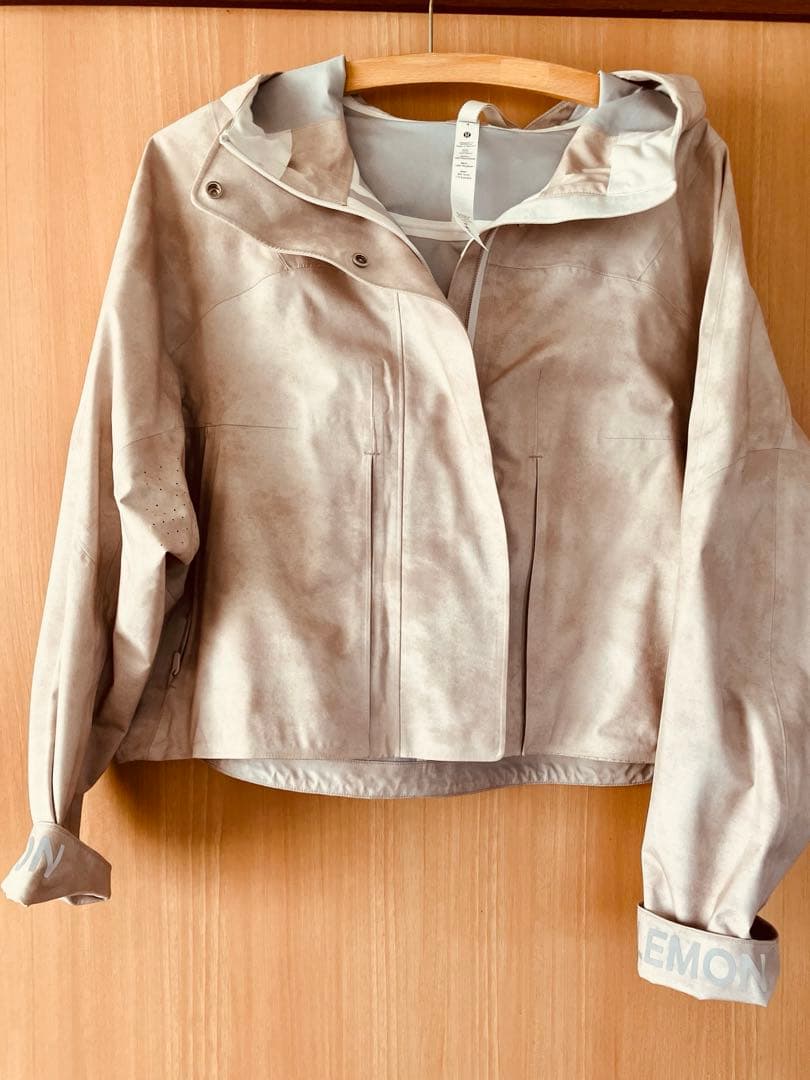 ウォーキング・ランニングウェア lululemon Rain Chaser Jacket M size
