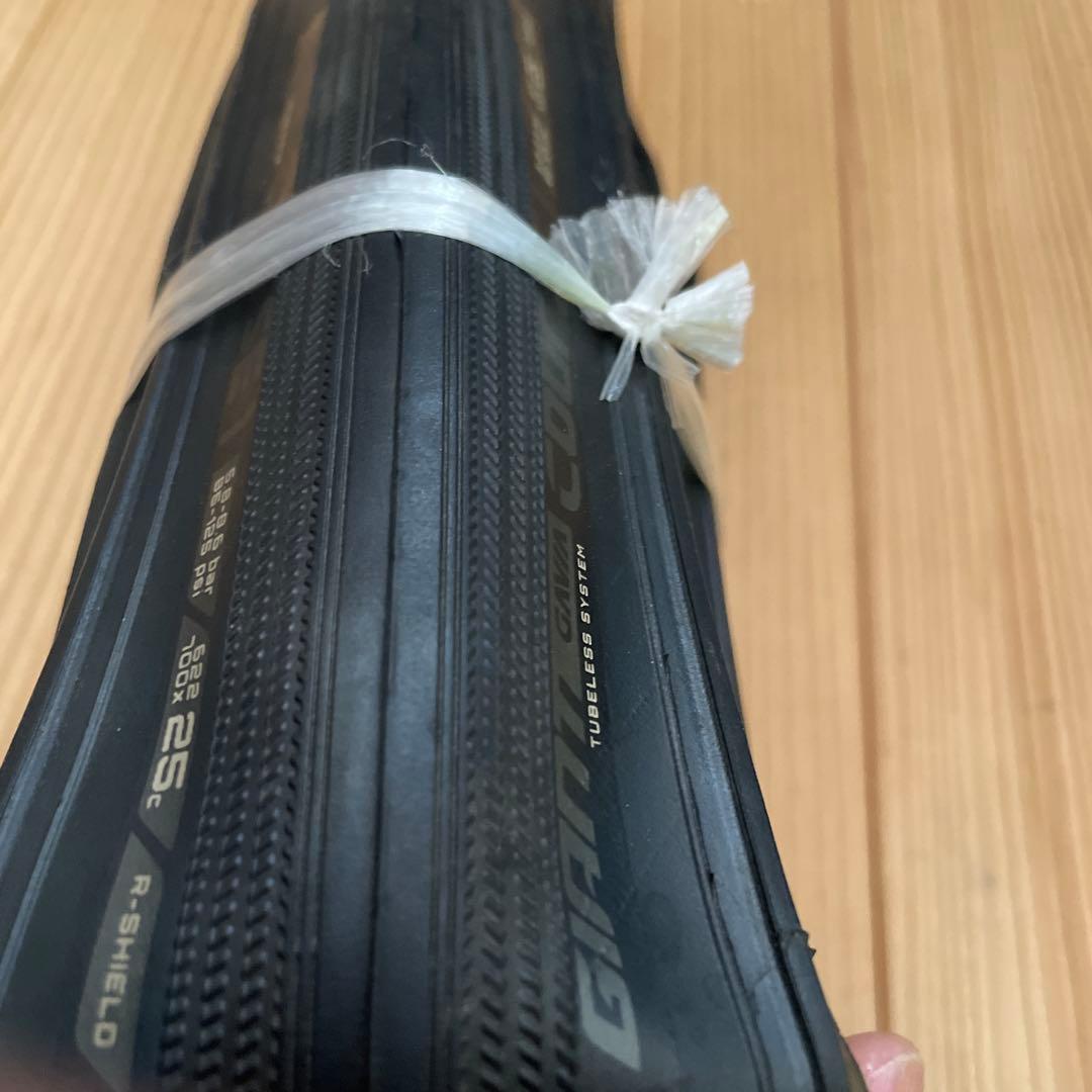 GIANT GAVIA COURSE 25C チューブレスタイヤ