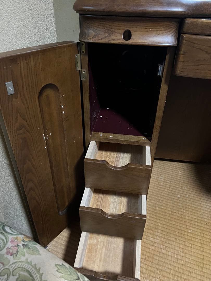 ドレッサーと椅子