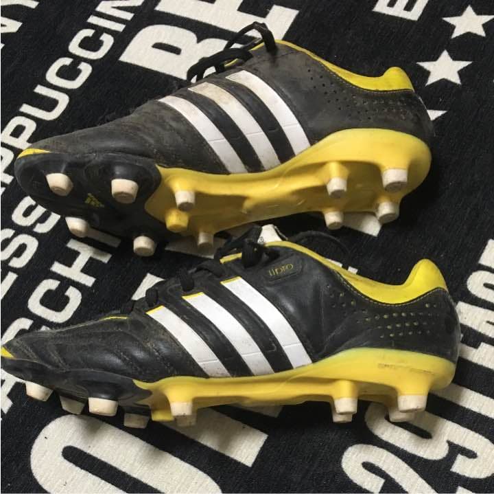 サッカースパイク アディピュア