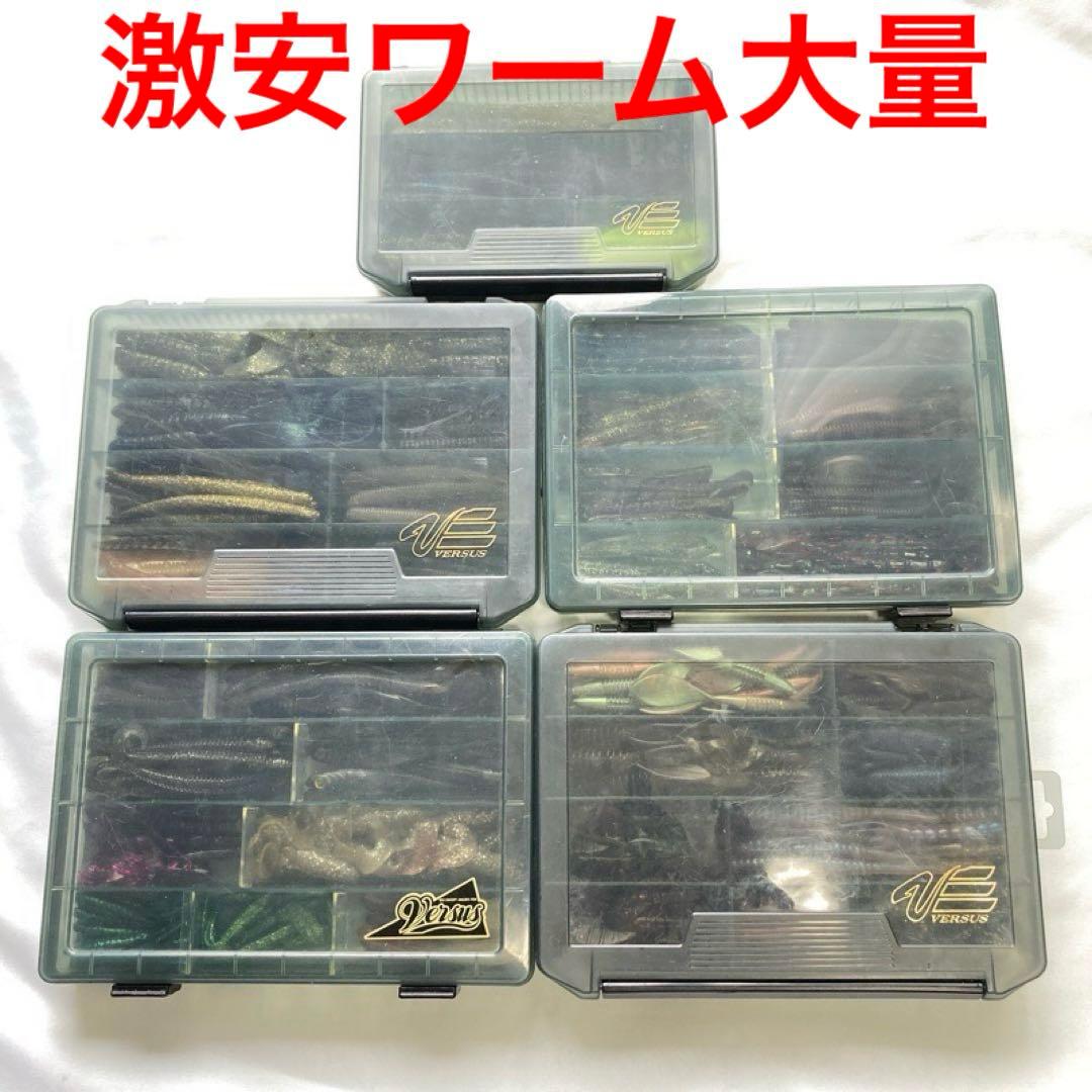B*様 【3512】激安 ワーム 大量 タックルボックス入り まとめ売り