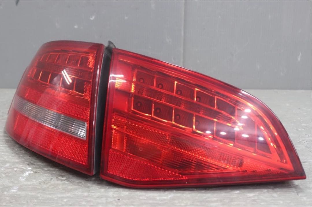 Audi A4 アバント 純正　左テールランプ　破損なし　フィニッシャー付き