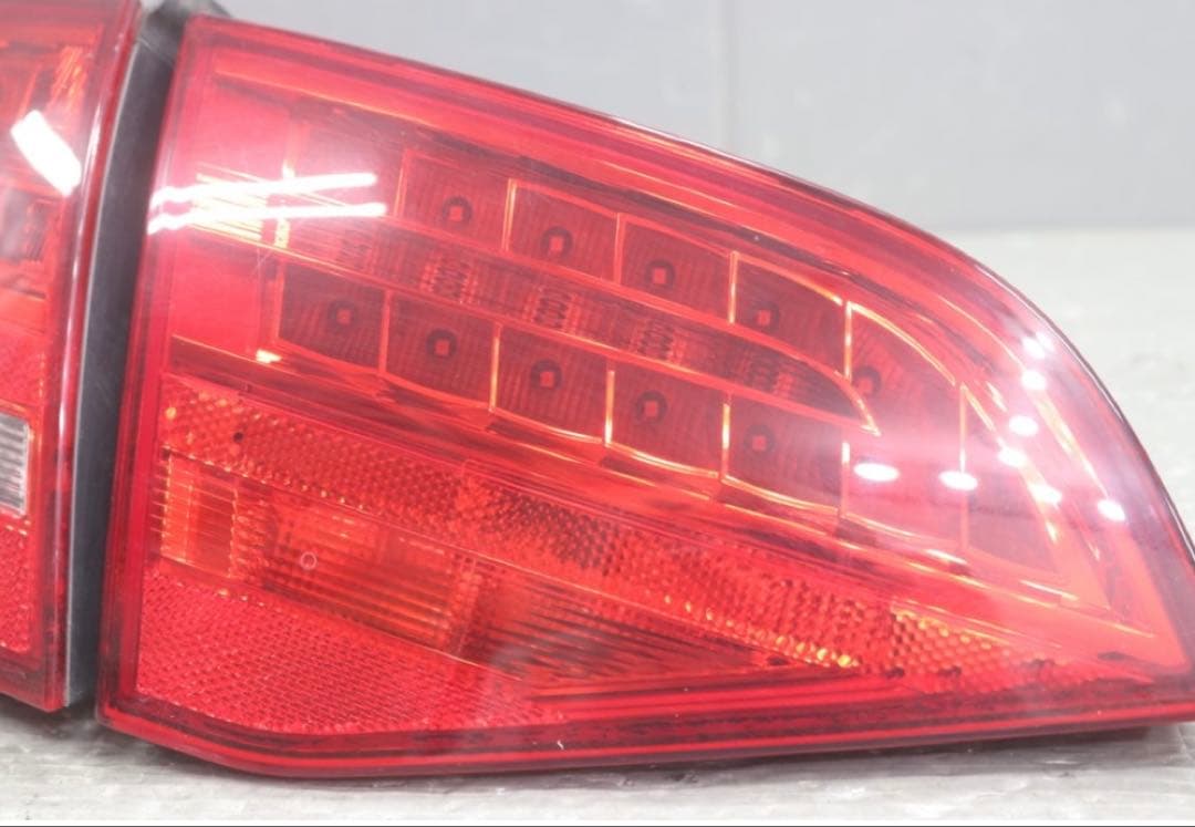 Audi A4 アバント 純正　左テールランプ　破損なし　フィニッシャー付き